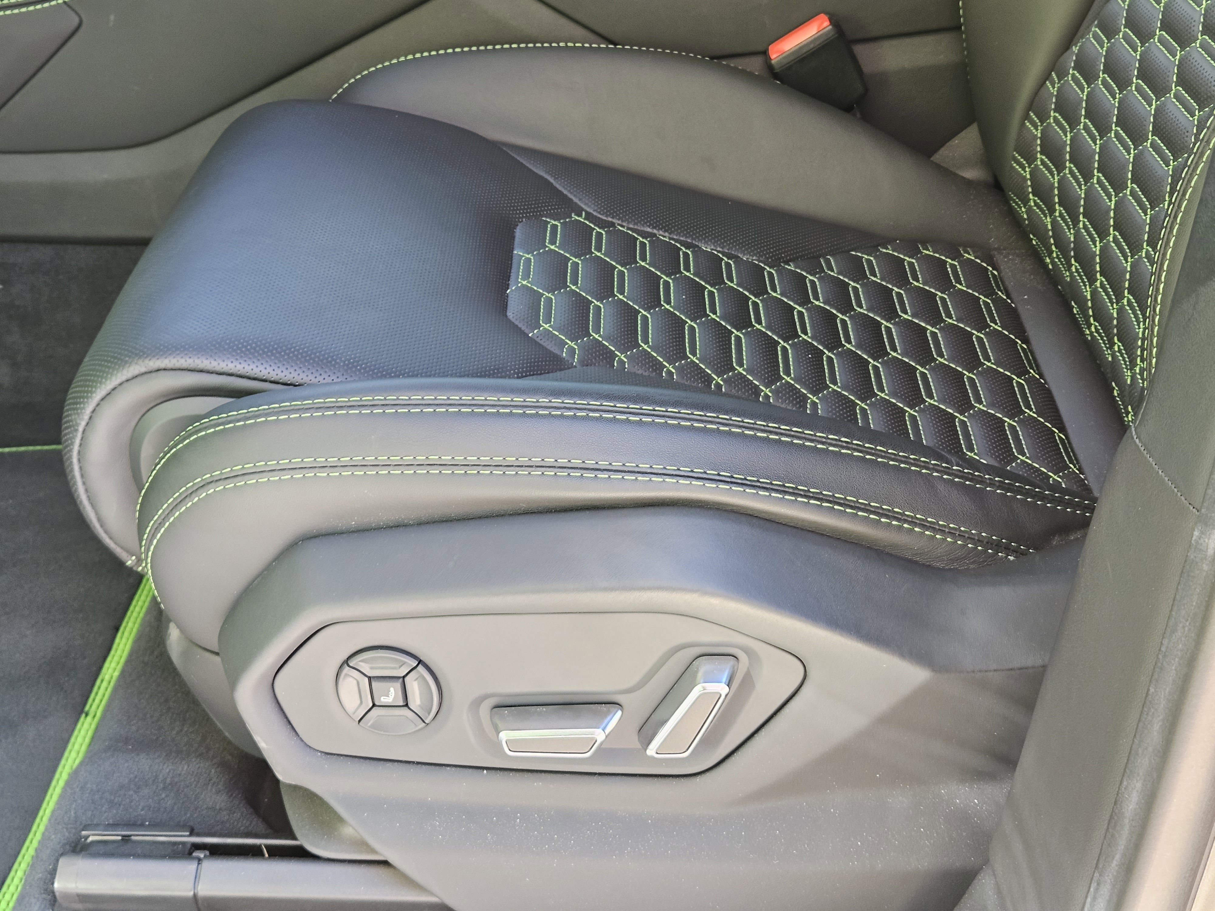 Used 2021 Lamborghini Urus image 26