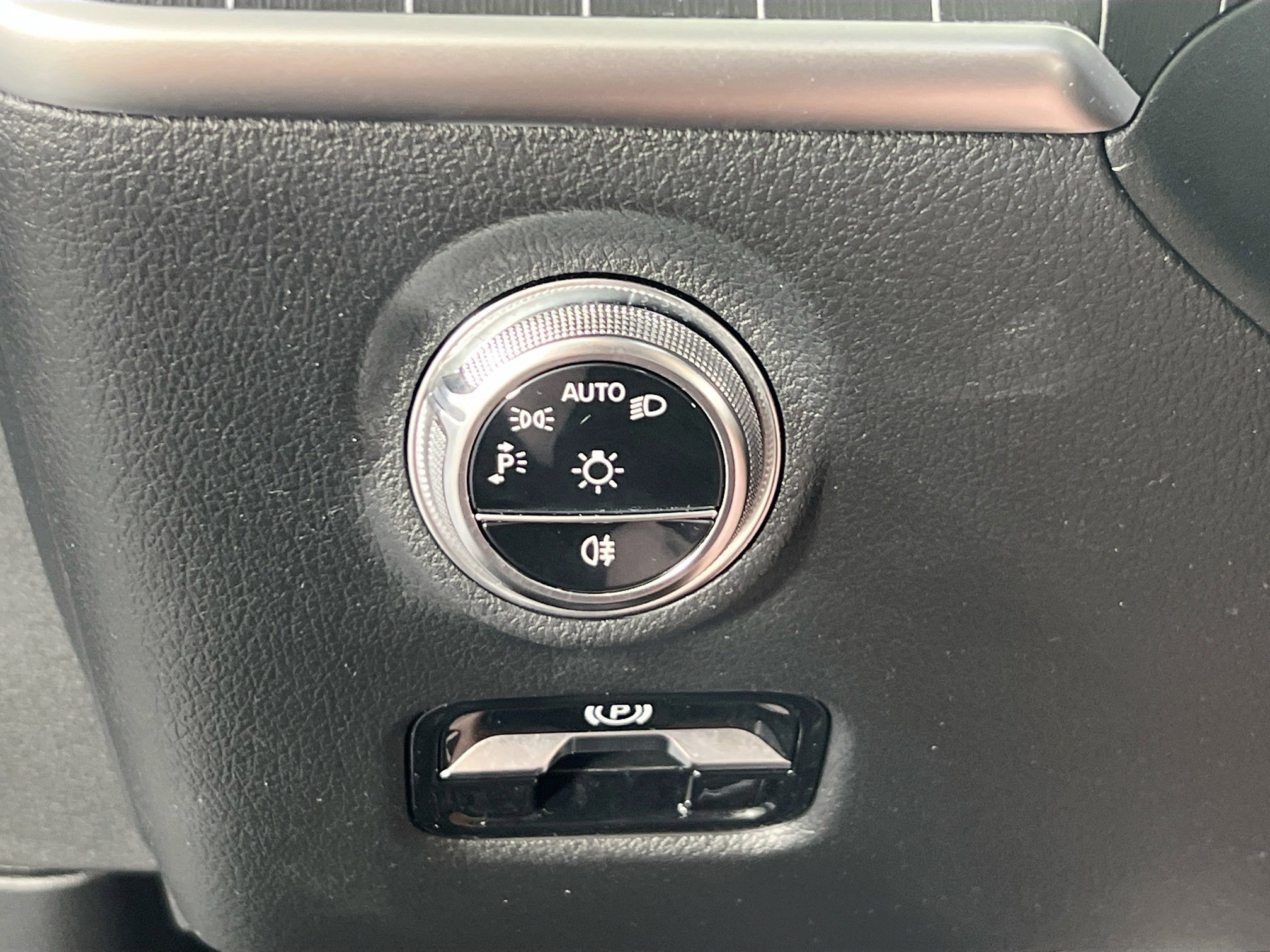 Used 2024 Mercedes-Benz C 300 4MATIC Sedan image 10