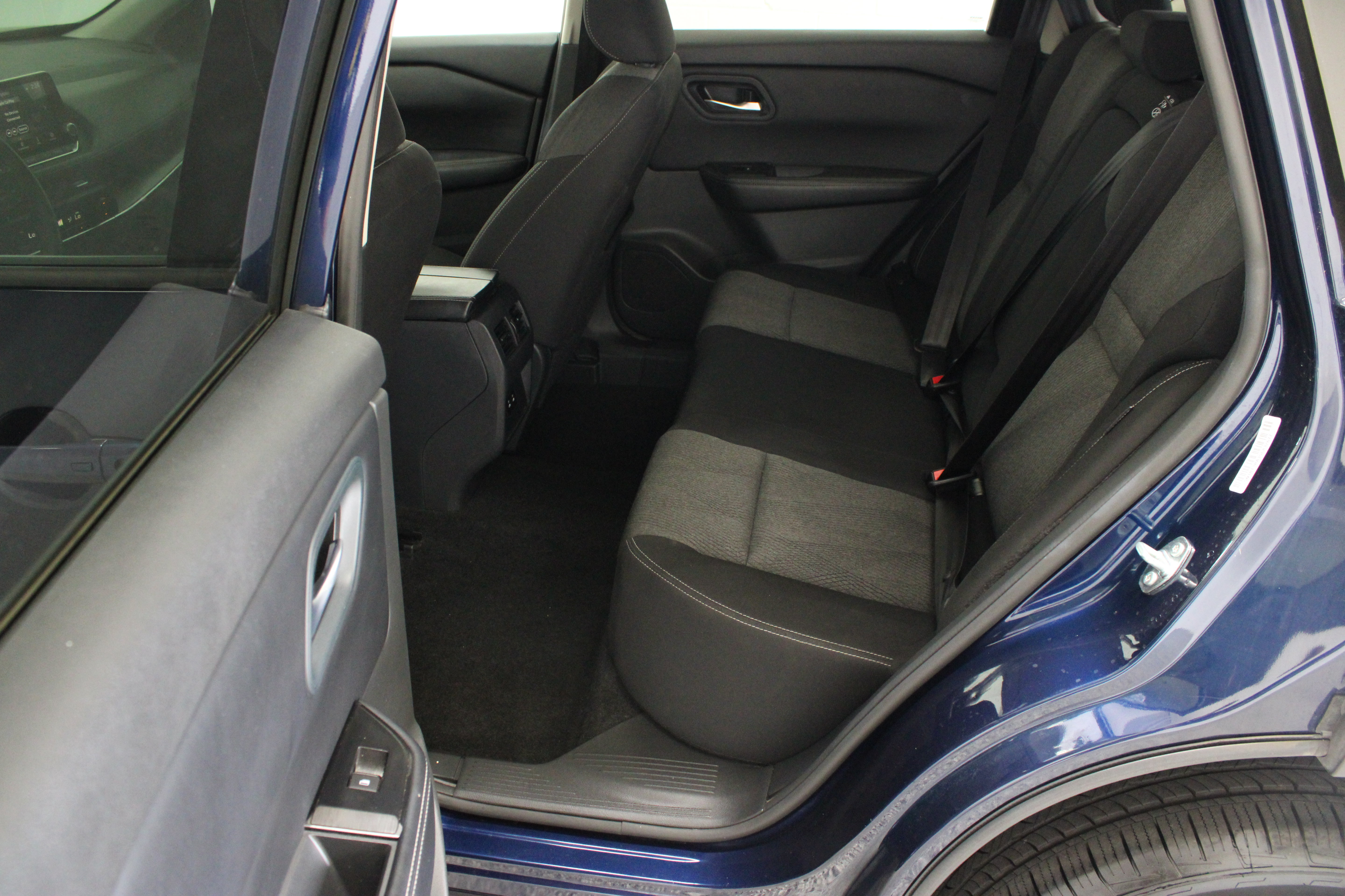 Used 2025 Nissan Rogue SV FWD image 27