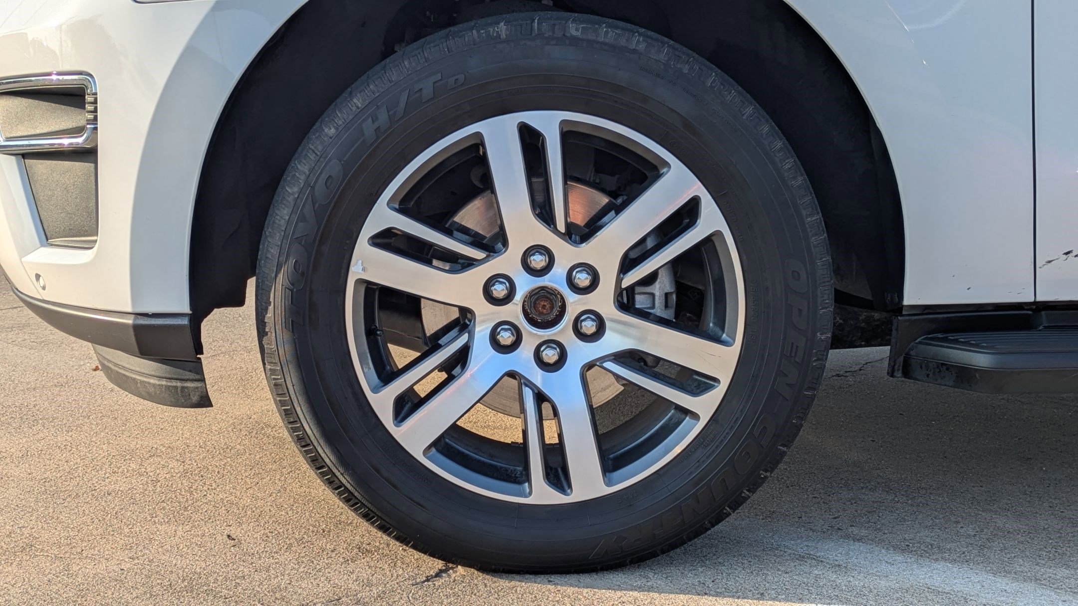 Used 2024 Ford Expedition Limited image 11