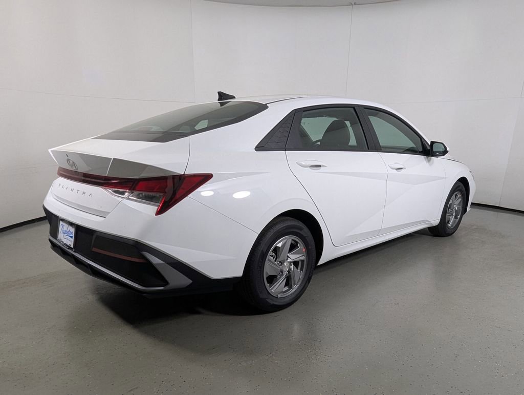 New 2026 Hyundai Elantra SE FWD image 7