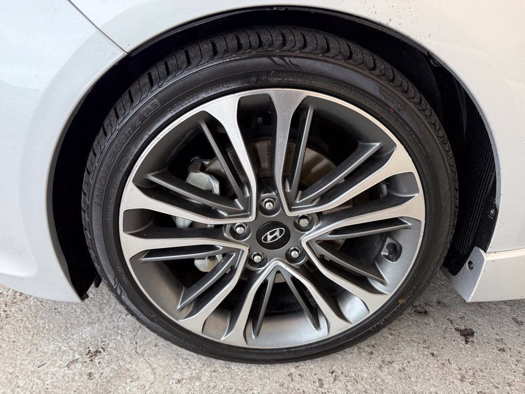 Used 2016 Hyundai Veloster Turbo FWD image 10