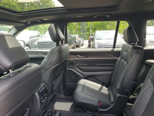 New 2026 Jeep Grand Cherokee L Limited w/ Luxury Tech Group II AWD/4WD image 10