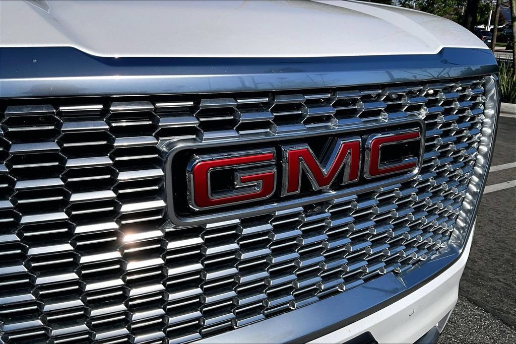 Used 2024 GMC Yukon Denali w/ Advanced Technology Package AWD/4WD image 30