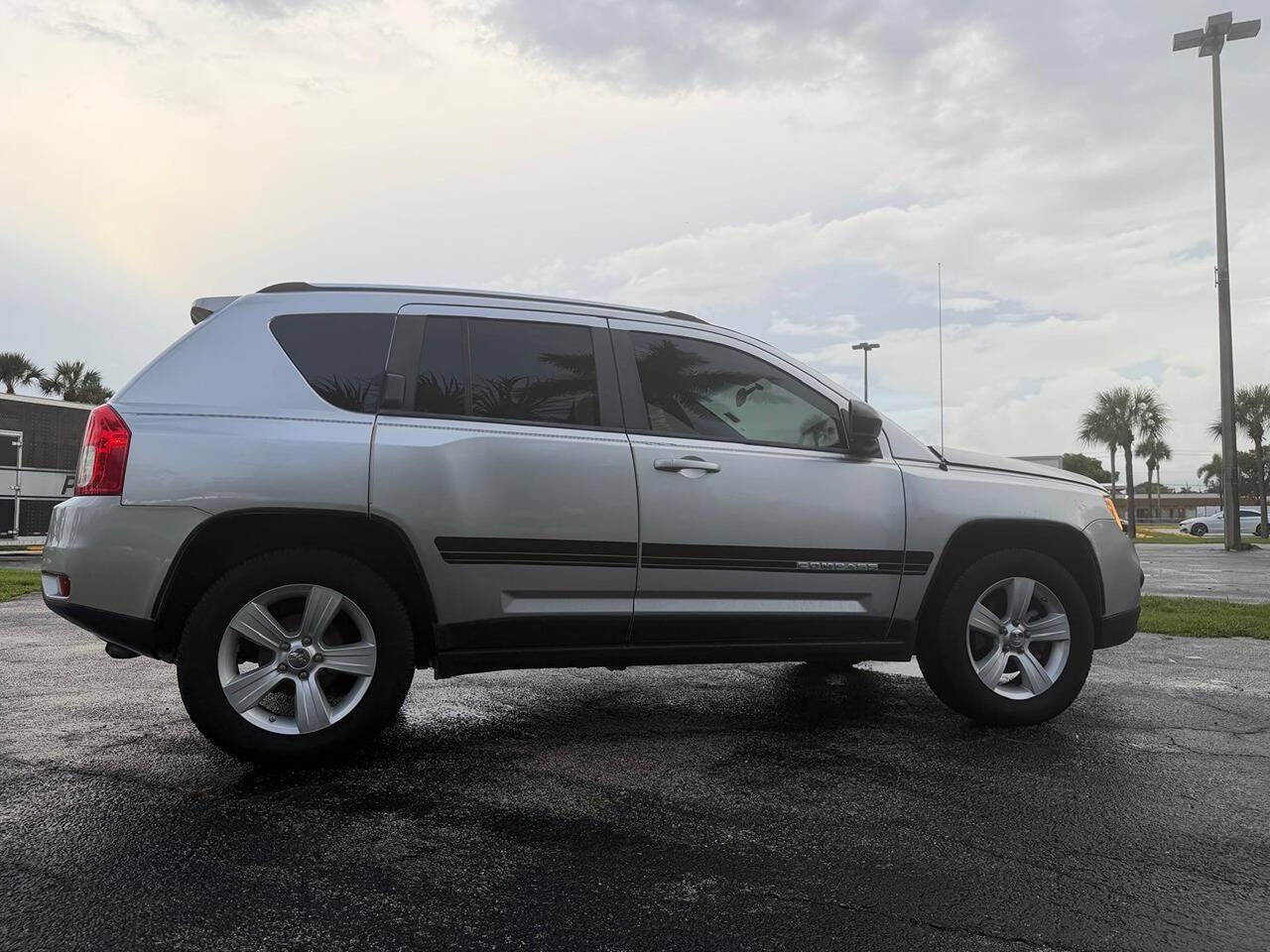 Used 2012 Jeep Compass Latitude w/ Sun/Sound Group FWD image 6
