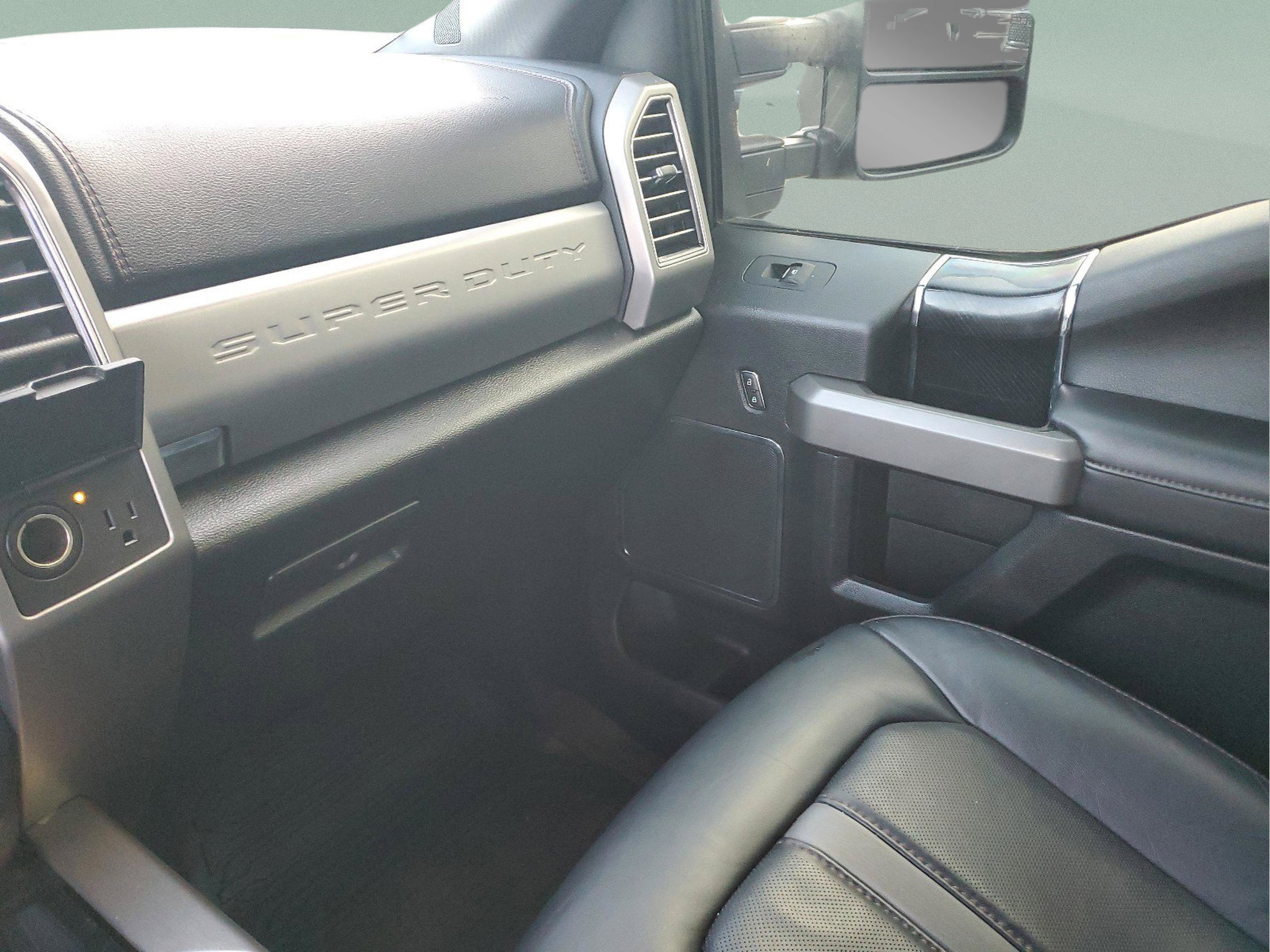 Used 2021 Ford F350 Platinum w/ Tremor Off-Road Package AWD/4WD image 21