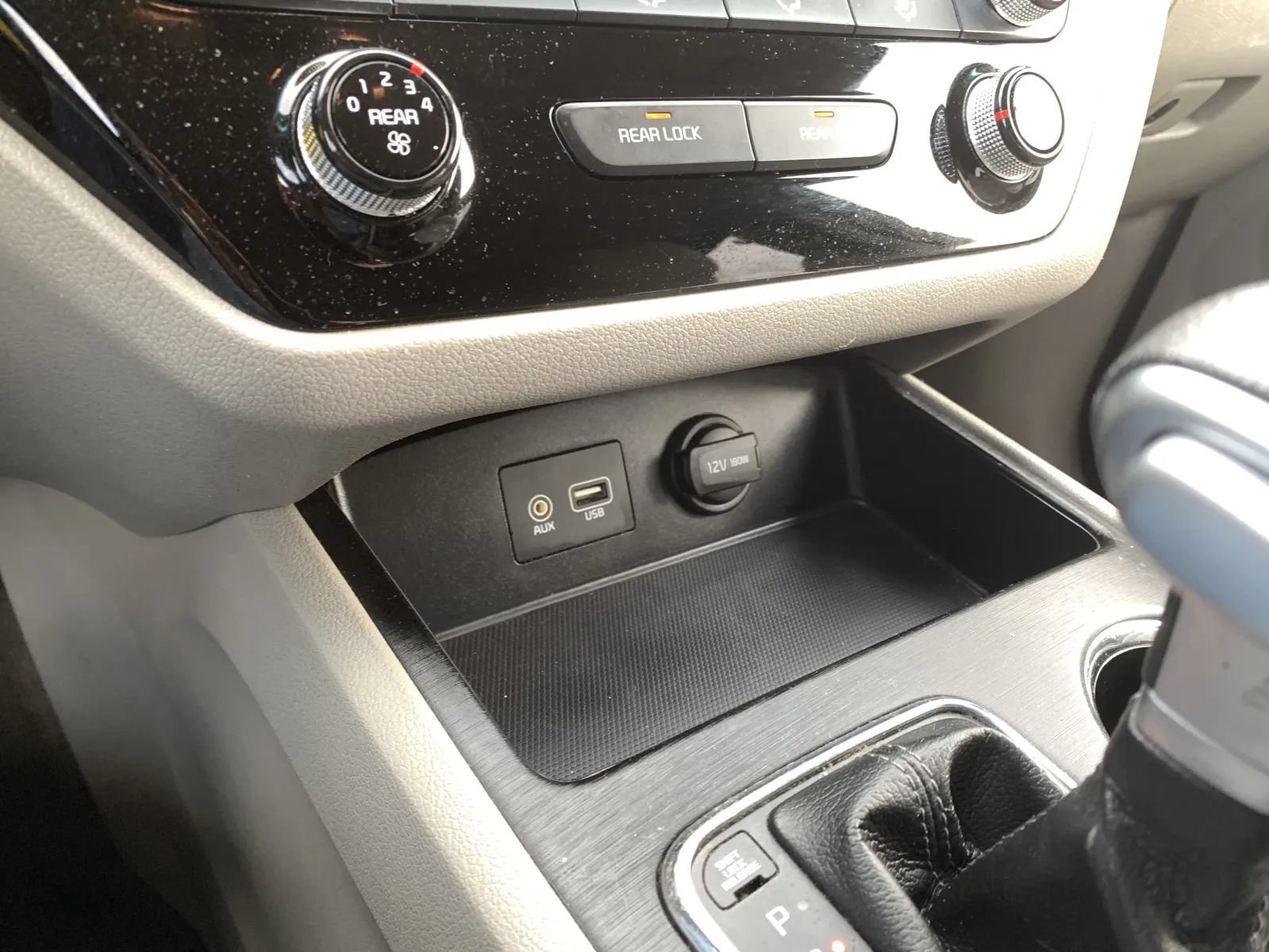 Used 2021 Kia Sedona LX FWD image 16