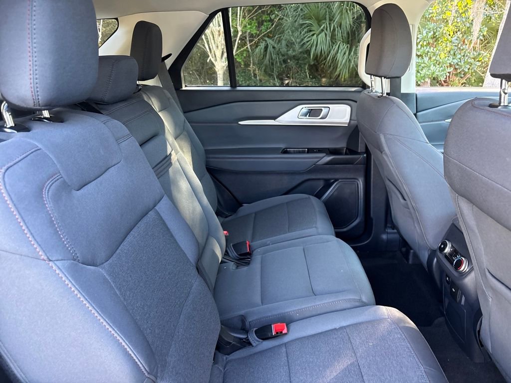 Used 2025 Ford Explorer Active image 29