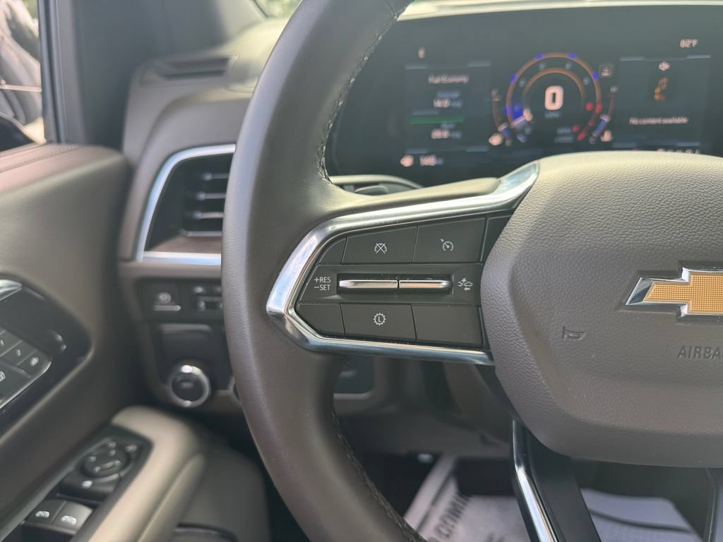 Used 2025 Chevrolet Suburban LT RWD image 36