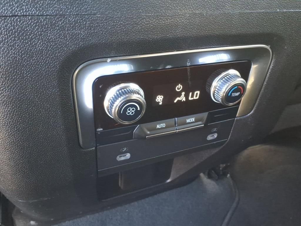 Used 2024 GMC Yukon SLT image 14