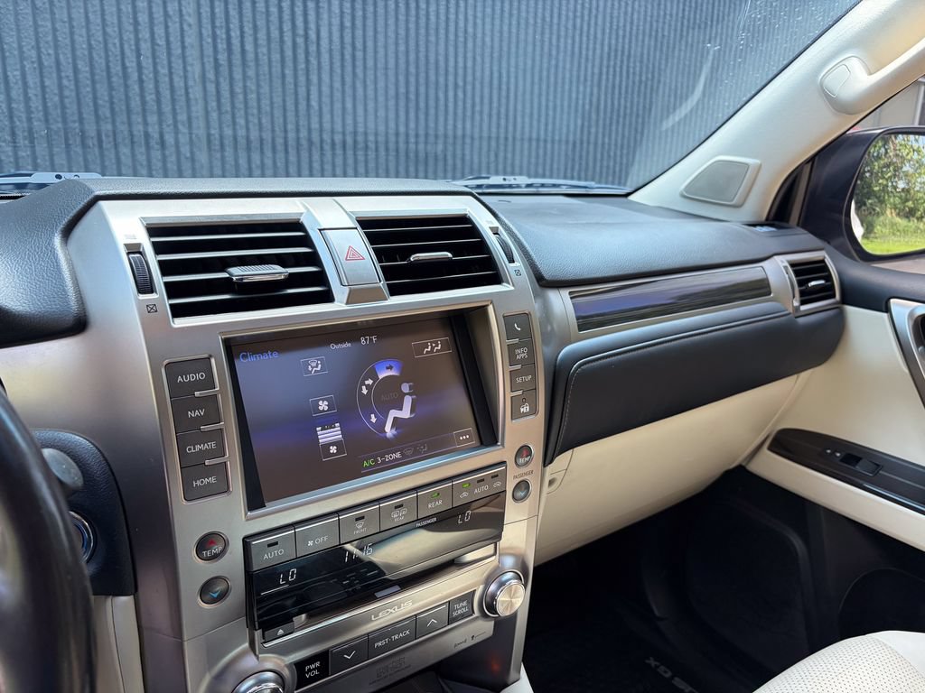 Used 2021 Lexus GX 460 Luxury w/ Sport Design Package AWD/4WD image 34