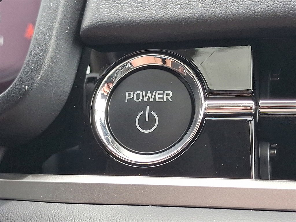 New 2025 Mitsubishi Outlander SE image 12