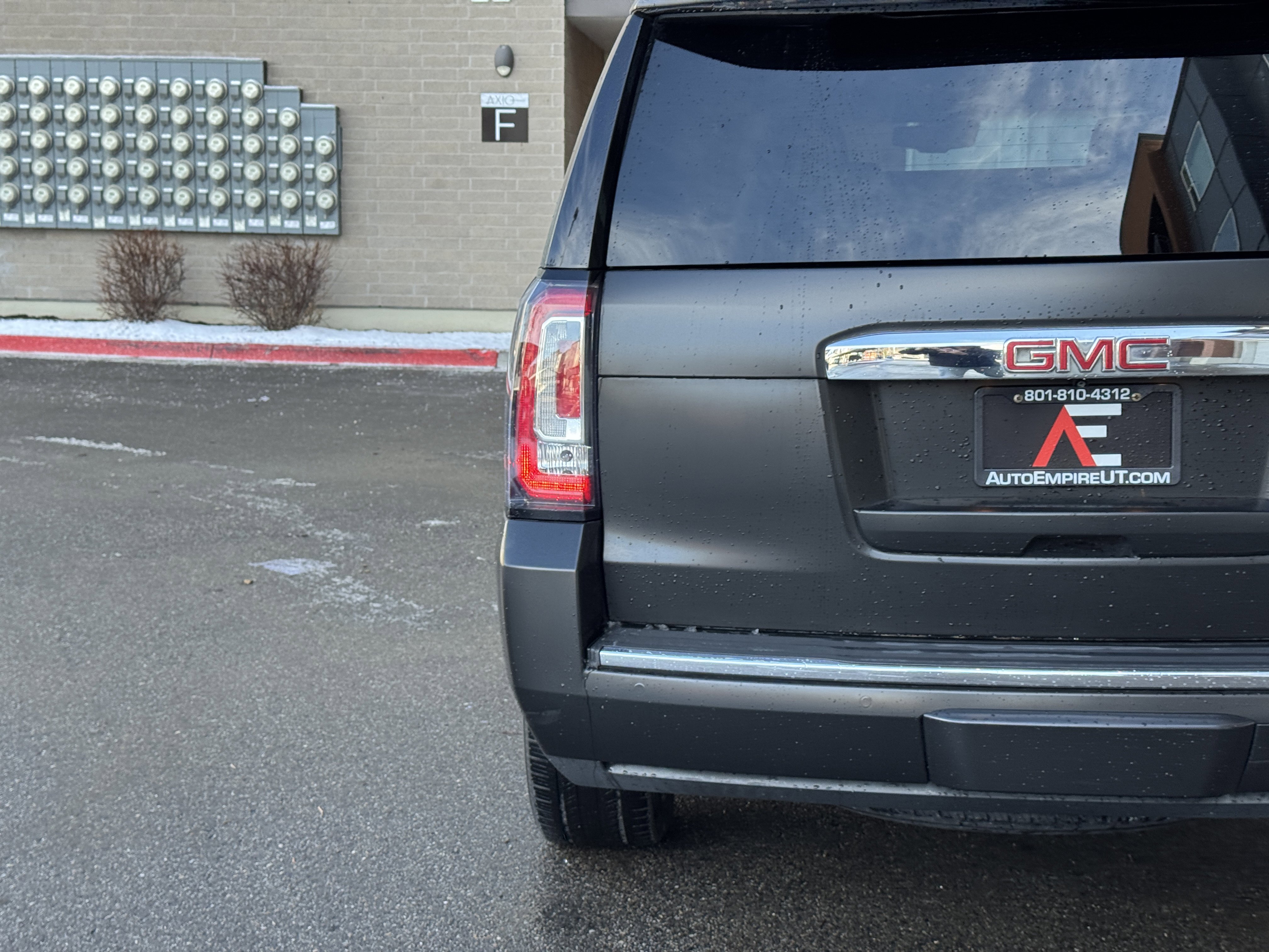Used 2015 GMC Yukon Denali w/ Touring Package AWD/4WD image 5