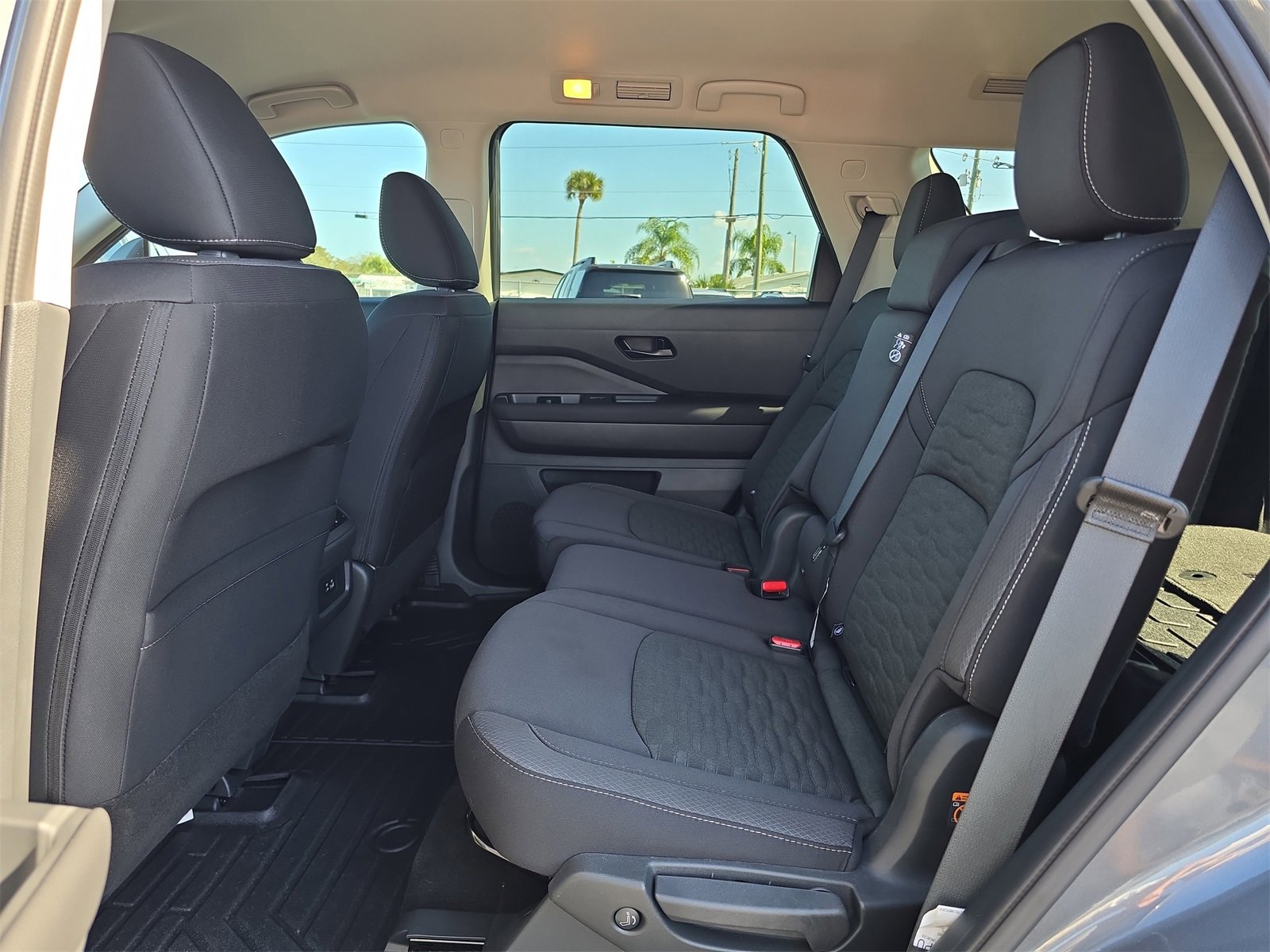 Used 2025 Nissan Pathfinder SV image 13