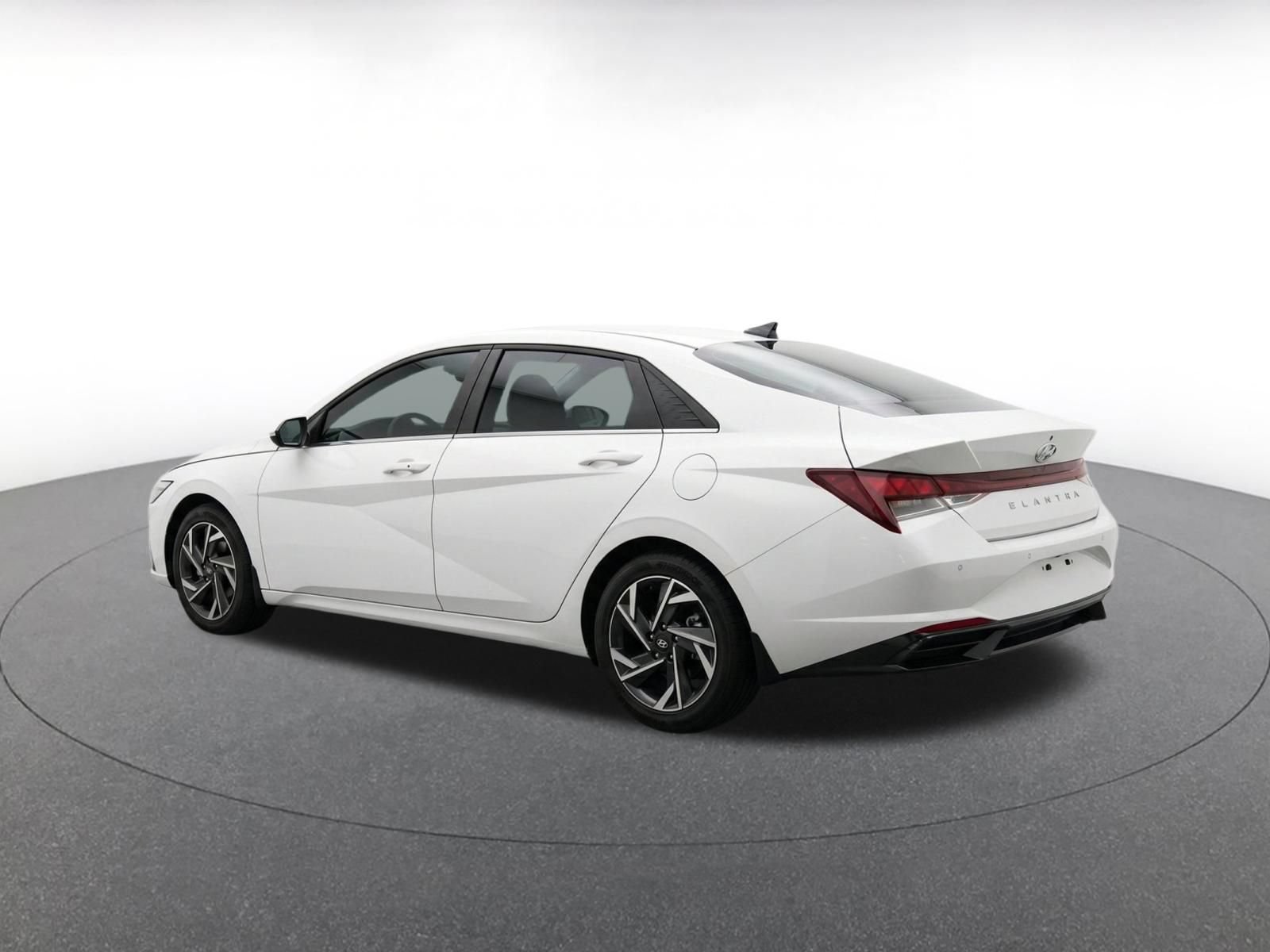 Used 2025 Hyundai Elantra SEL FWD image 7