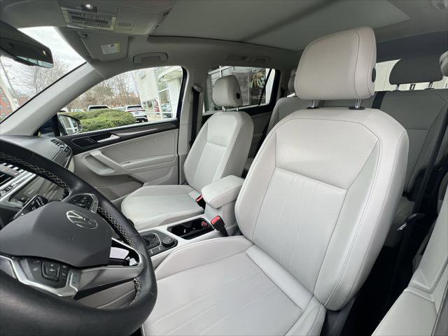 Certified 2022 Volkswagen Tiguan SE w/ Panoramic Sunroof Package image 11