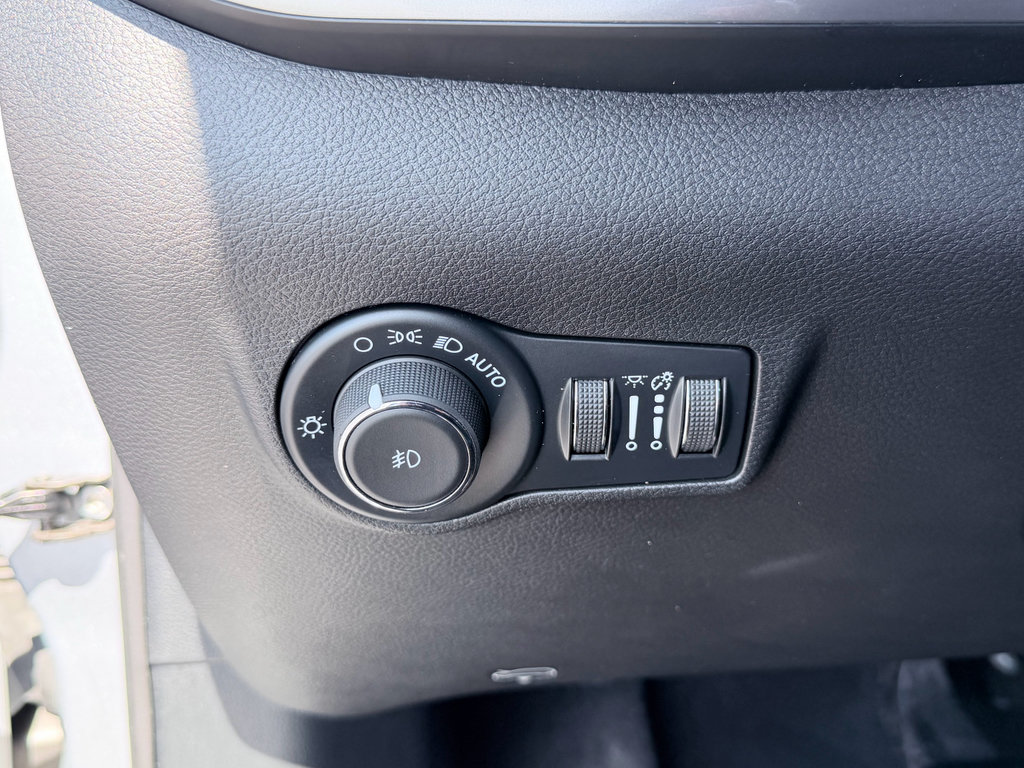 Used 2025 Jeep Compass Limited AWD/4WD image 11