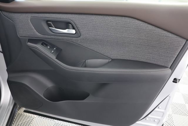 Used 2022 Nissan Rogue SV image 27