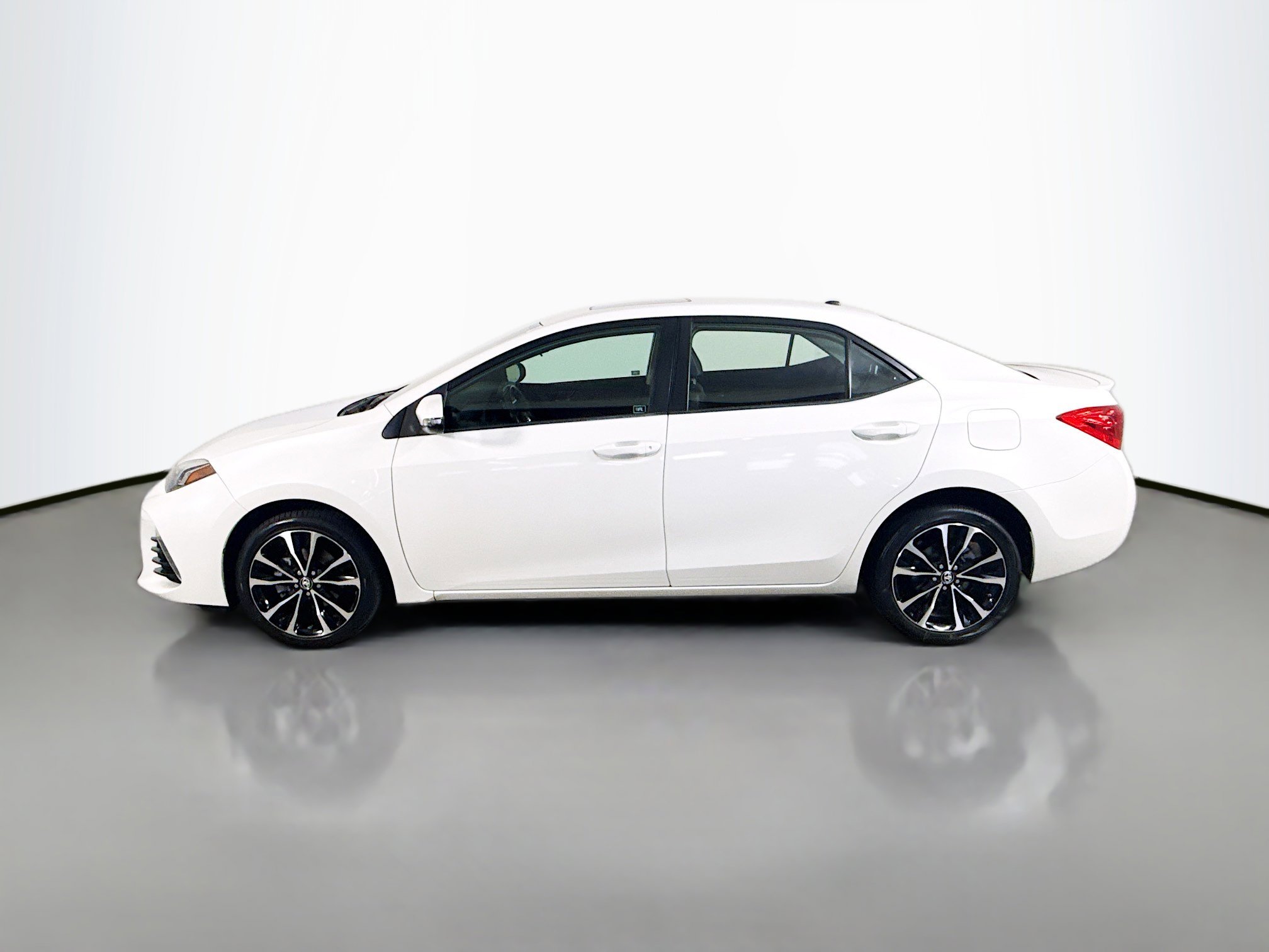 Used 2018 Toyota Corolla XSE w/ Carpet Mat Package (TMS) FWD image 6
