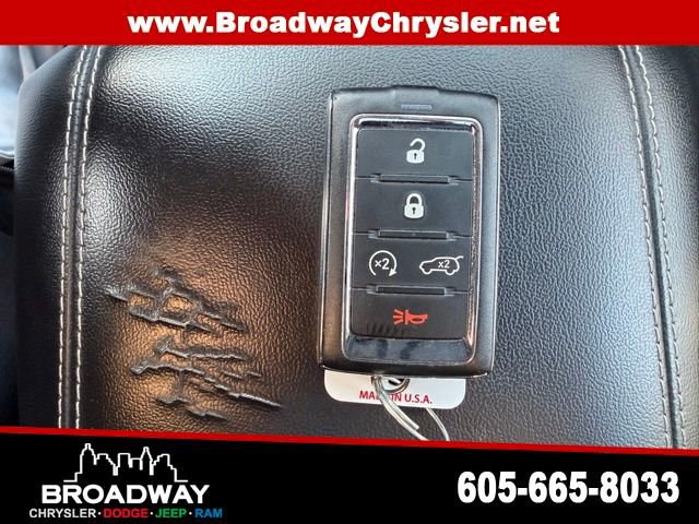 Used 2023 Jeep Grand Cherokee L Laredo image 24