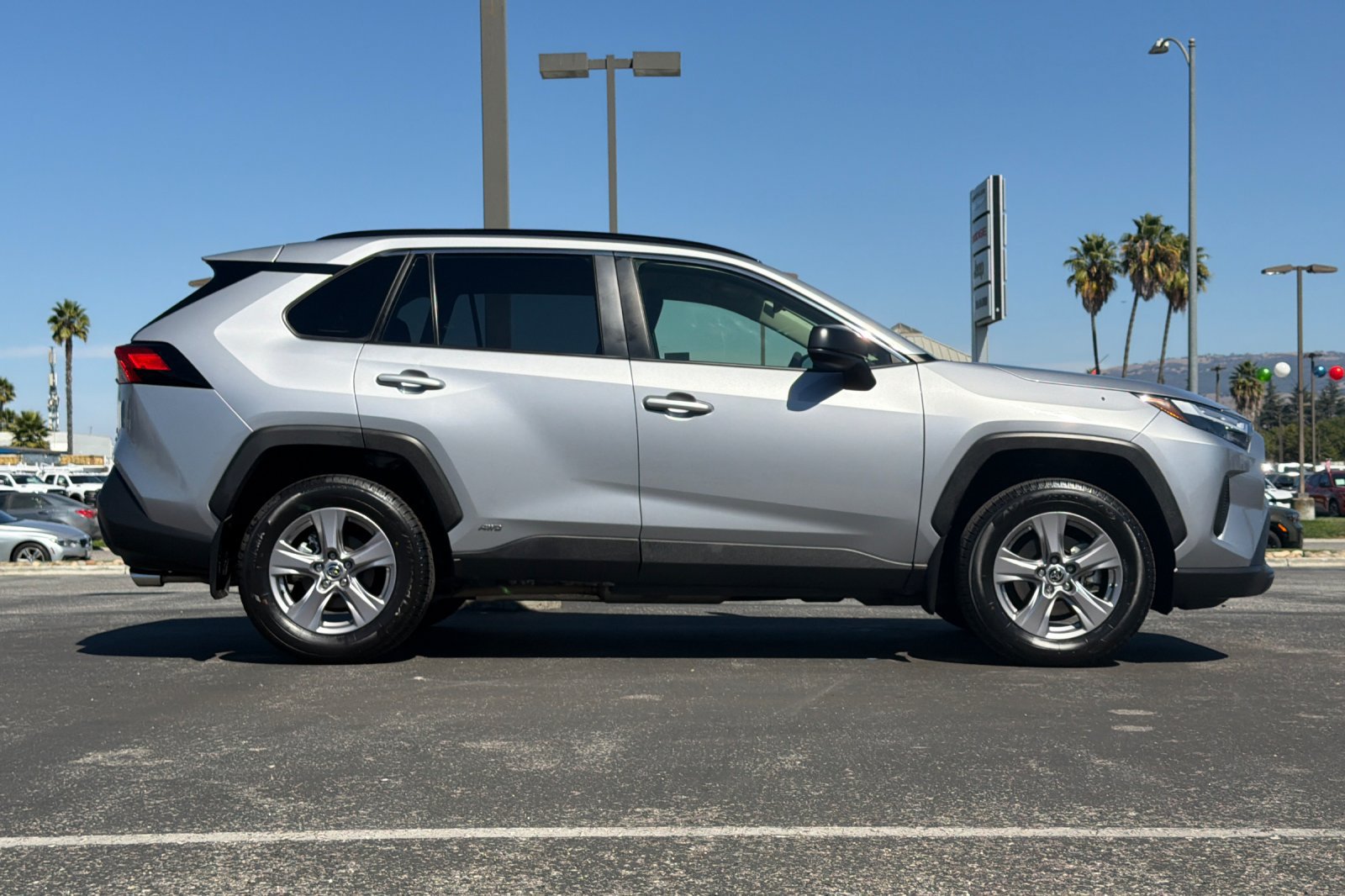 Used 2024 Toyota RAV4 LE AWD/4WD image 3