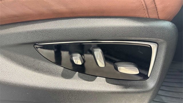 Used 2018 Cadillac Escalade ESV Premium Luxury image 17