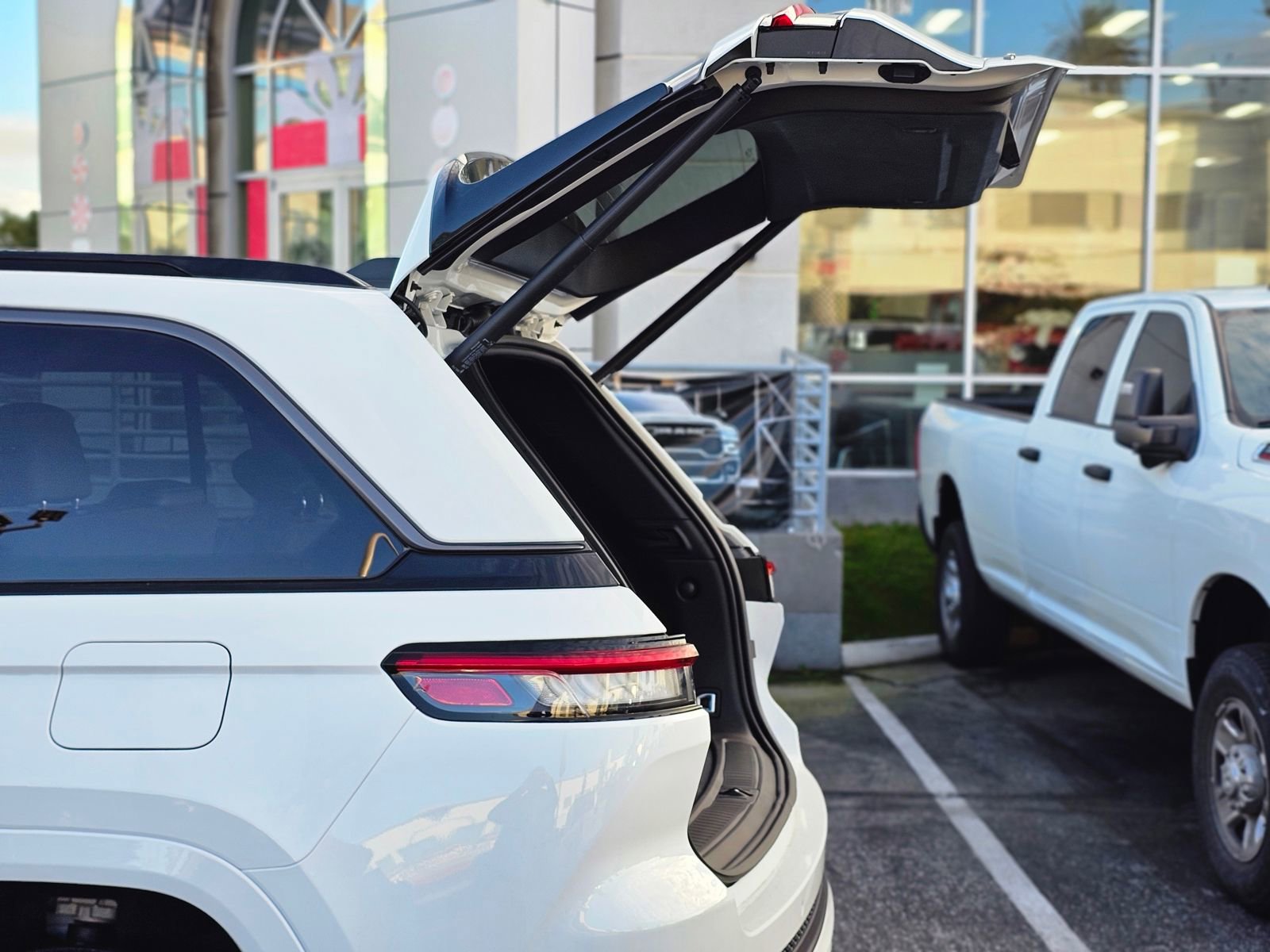 New 2026 Jeep Grand Cherokee Limited Reserve image 8