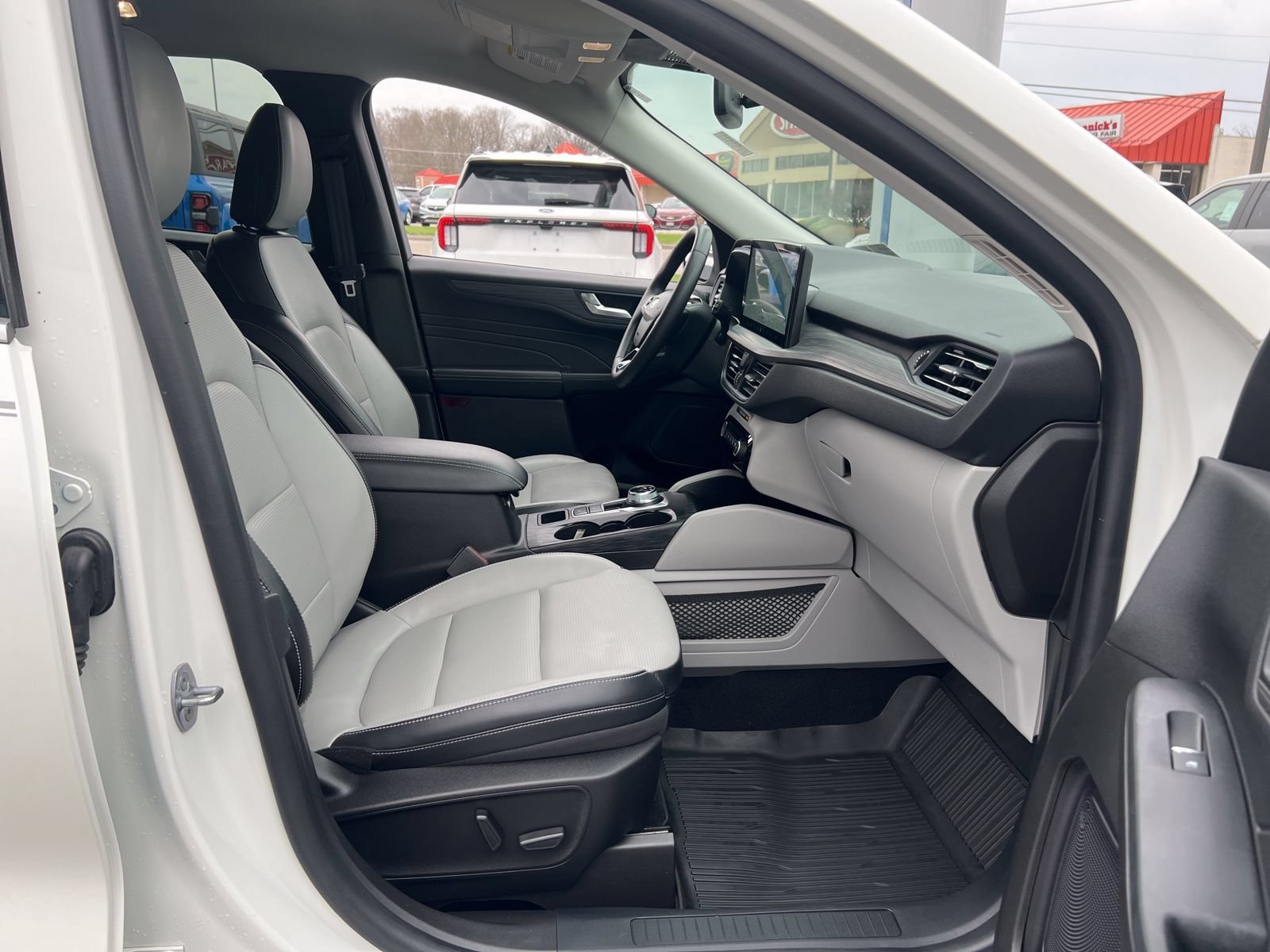 Used 2023 Ford Escape Platinum AWD/4WD image 34