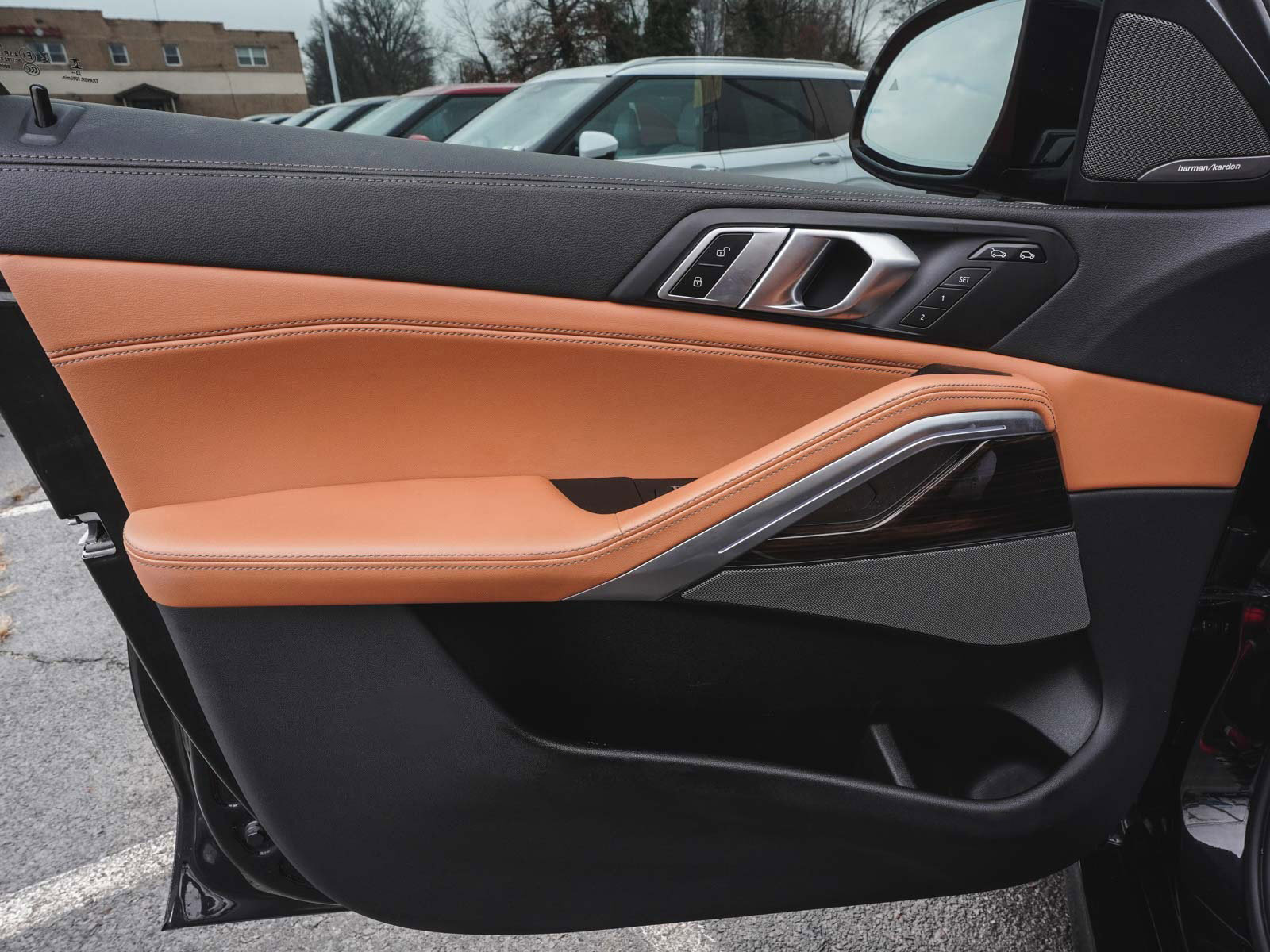 Used 2023 BMW X6 xDrive40i w/ M Sport Package image 9