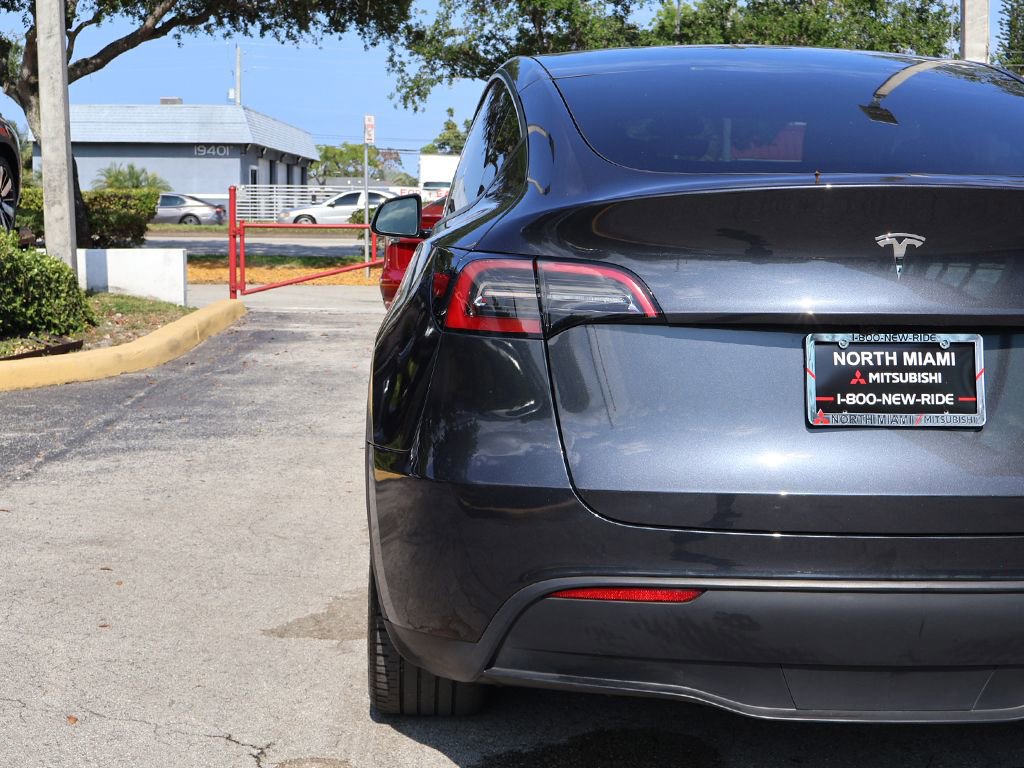 Used 2024 Tesla Model Y 2WD image 23
