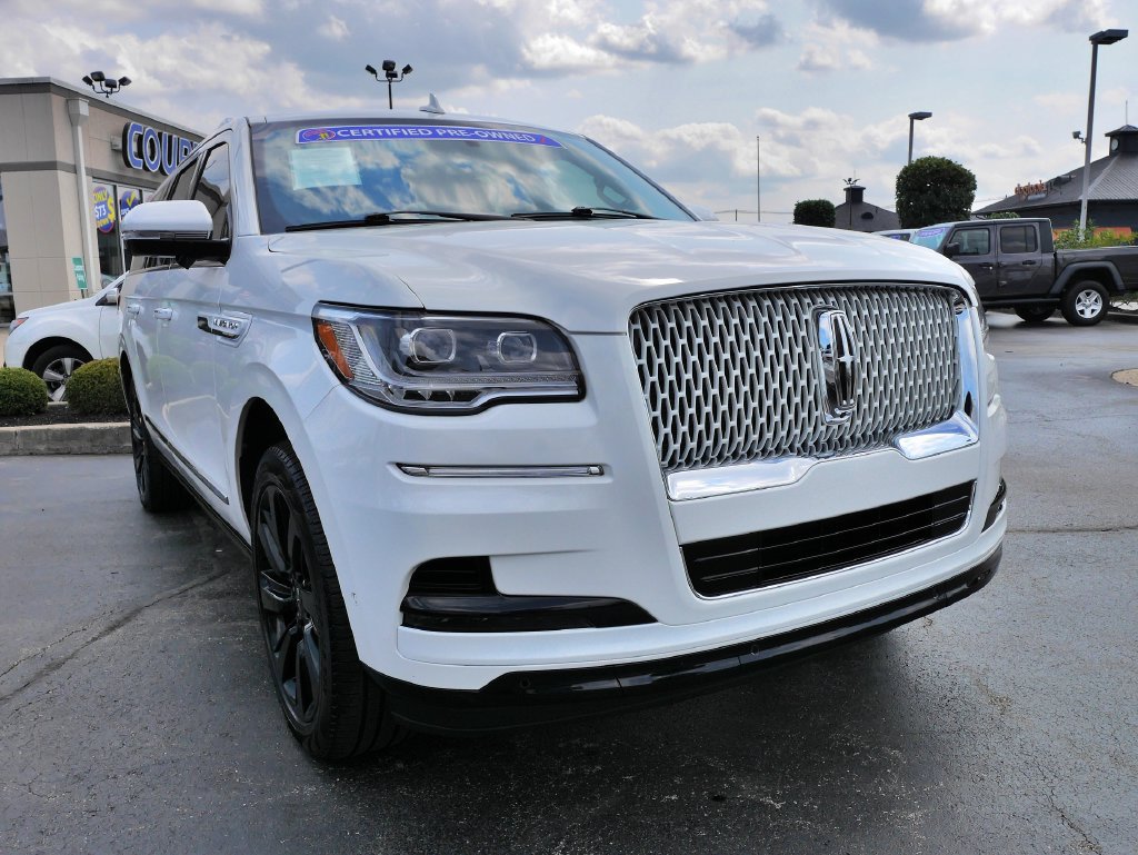 Used 2024 Lincoln Navigator L Reserve AWD/4WD image 3