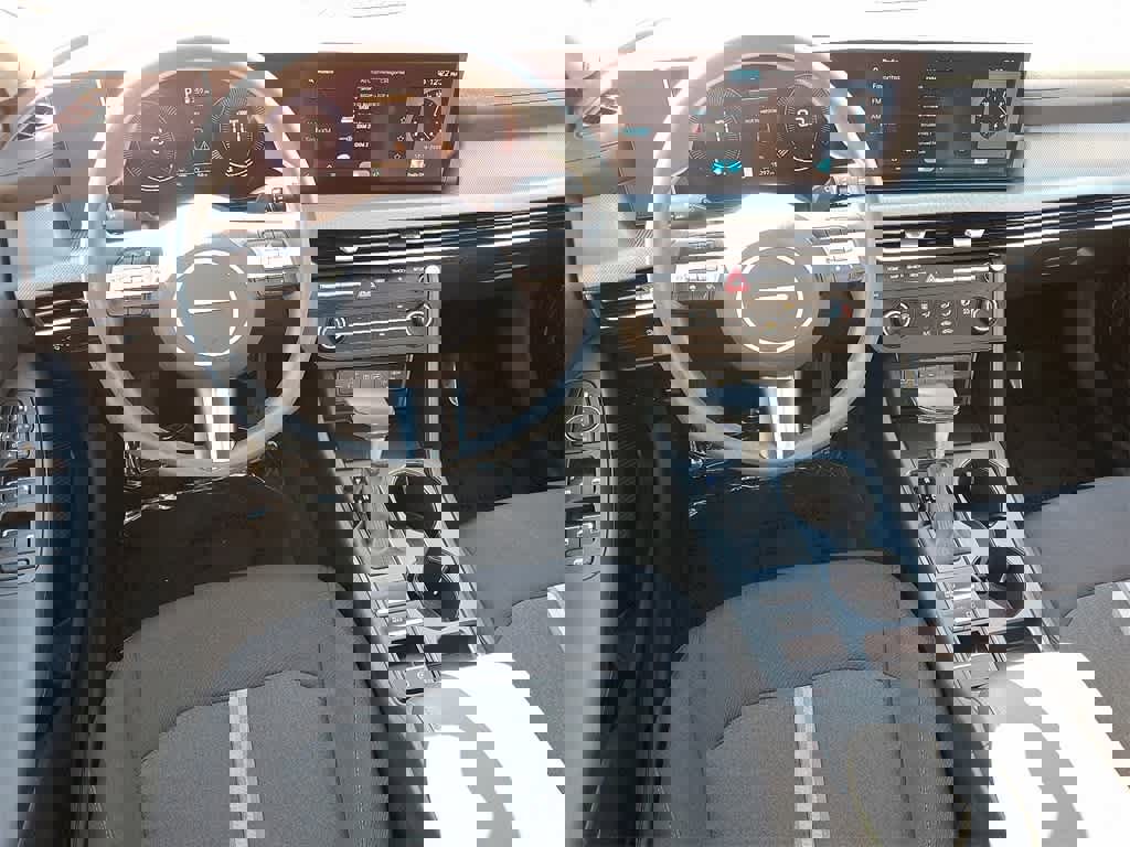 Certified 2025 Hyundai Sonata SE image 9