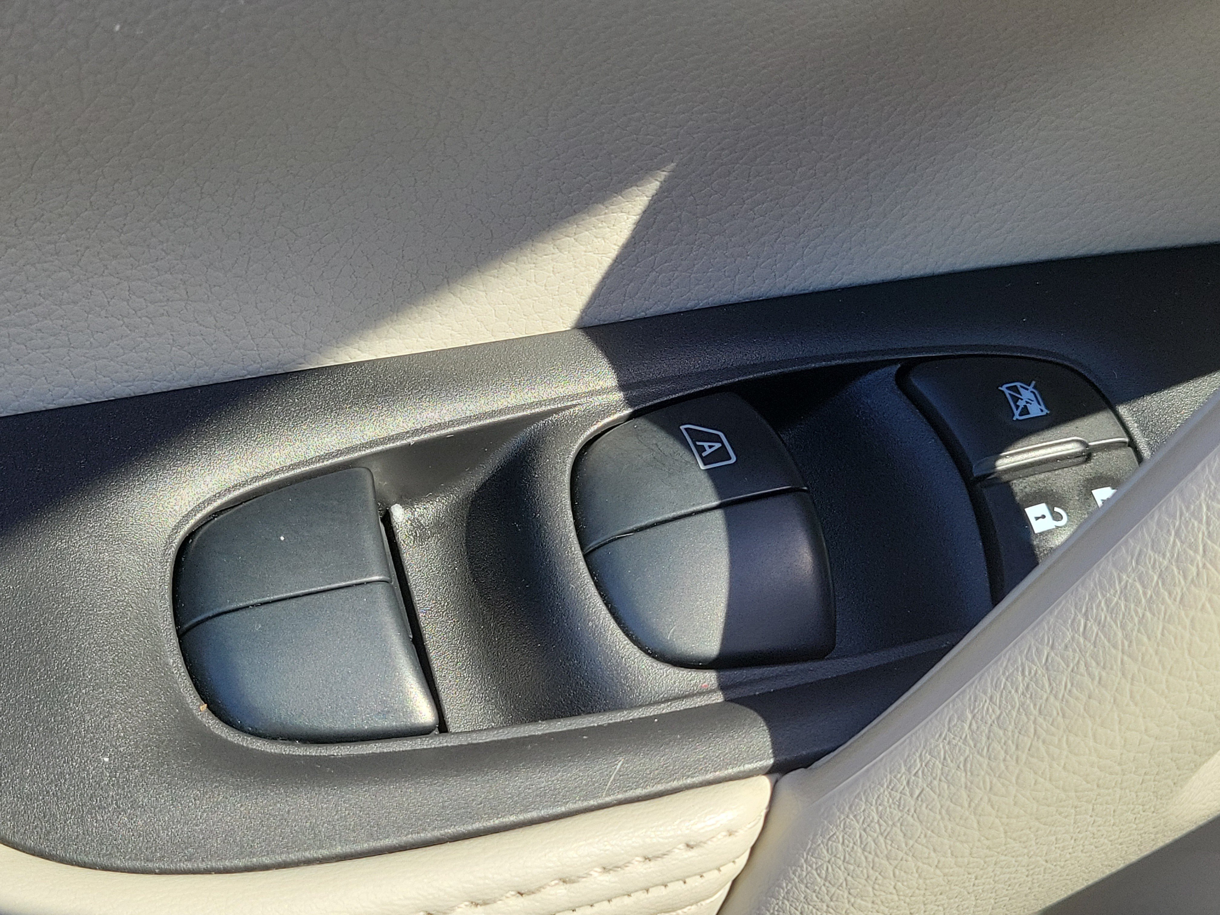 Used 2021 Nissan Rogue Sport SL w/ Premium Package FWD image 34
