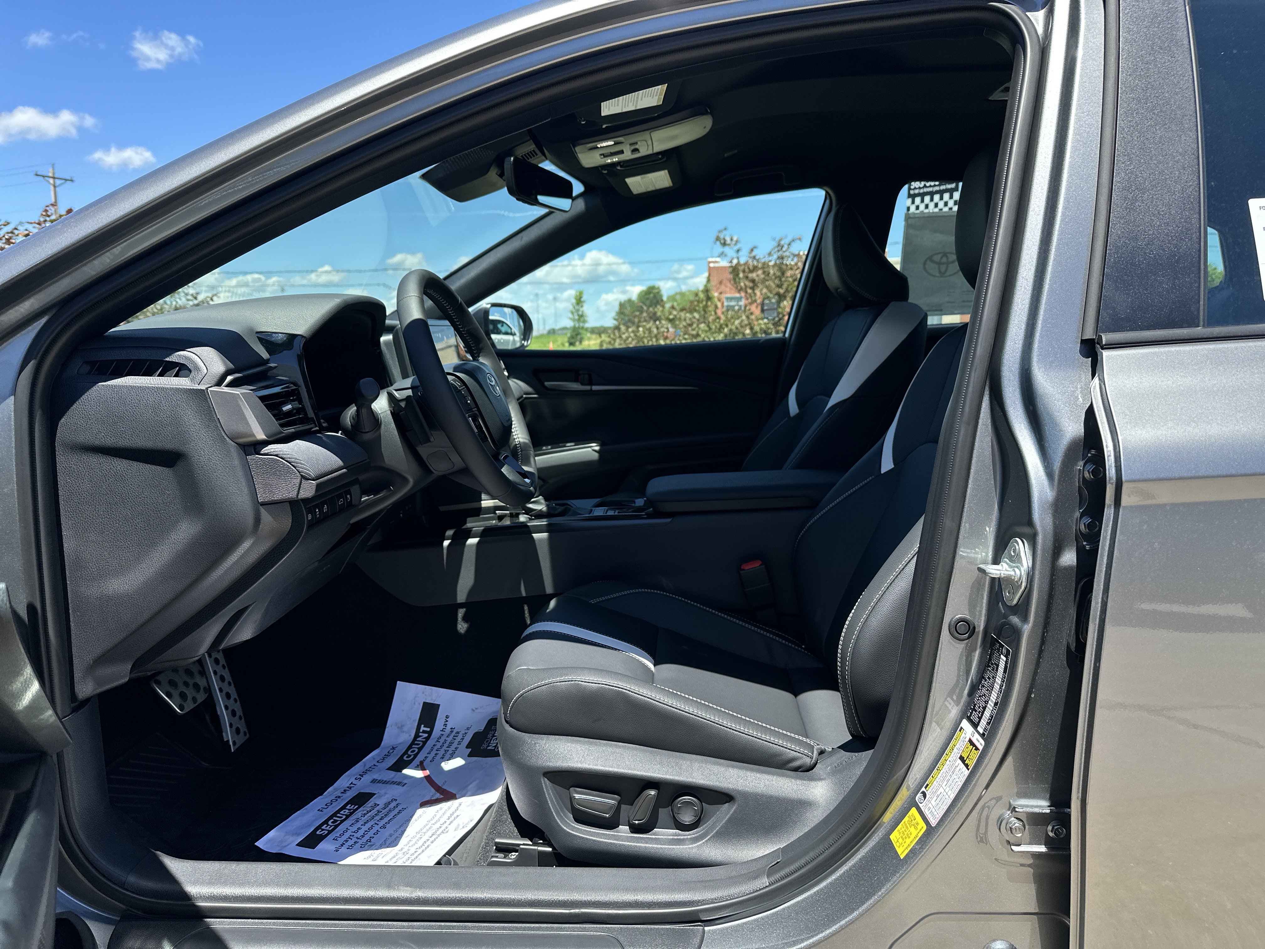 New 2026 Toyota Camry SE w/ Convenience Package FWD image 11