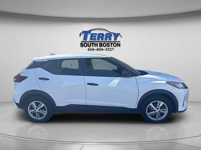Used 2021 Nissan Kicks S image 1