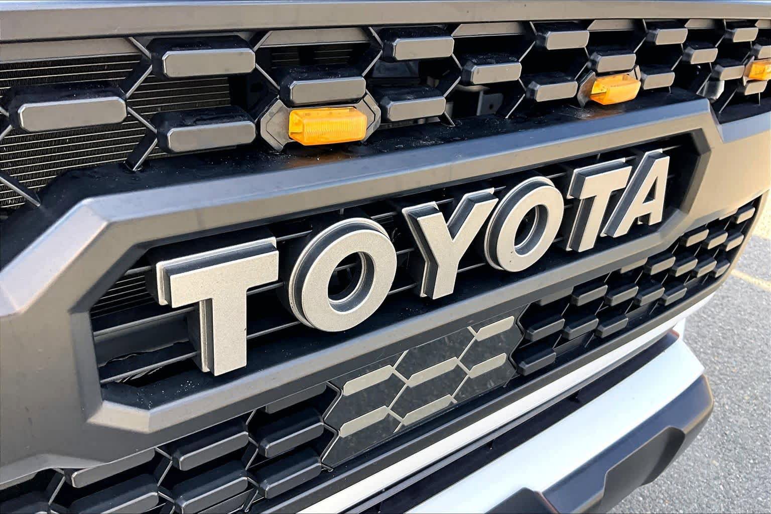 Used 2023 Toyota Tacoma SR5 AWD/4WD image 28