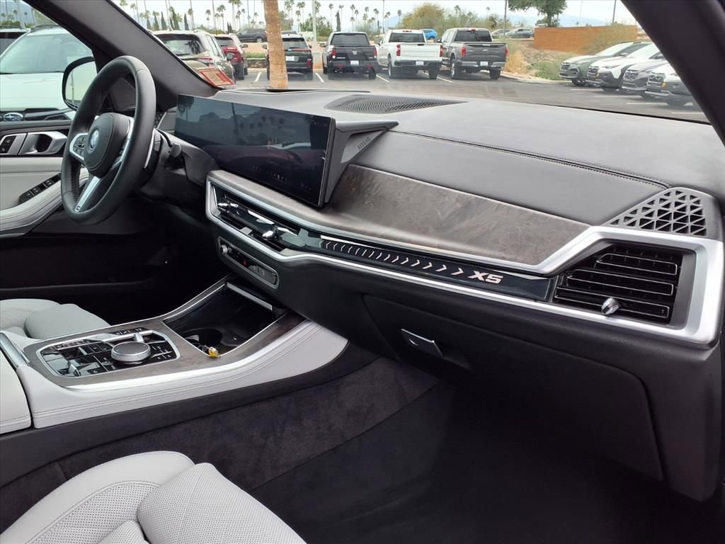 Used 2026 BMW X5 xDrive50e image 18