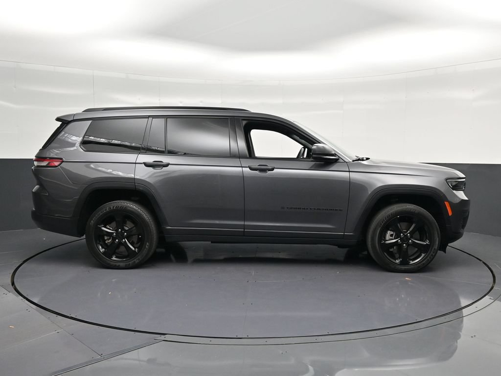 Used 2023 Jeep Grand Cherokee L Laredo RWD image 4