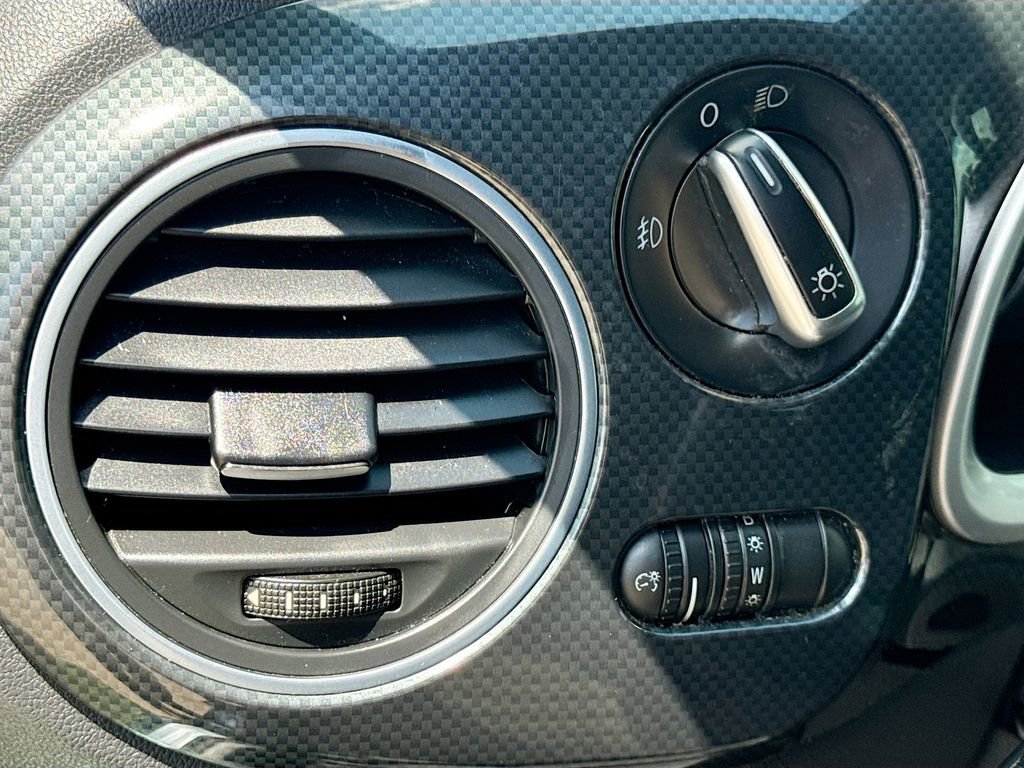 Used 2014 Volkswagen Beetle R-Line FWD image 10