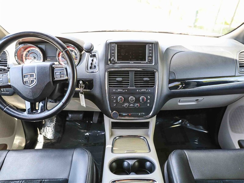 Used 2018 Dodge Grand Caravan SXT FWD image 17