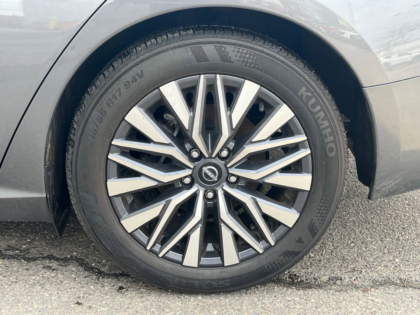 Used 2025 Nissan Altima 2.5 SV FWD image 27
