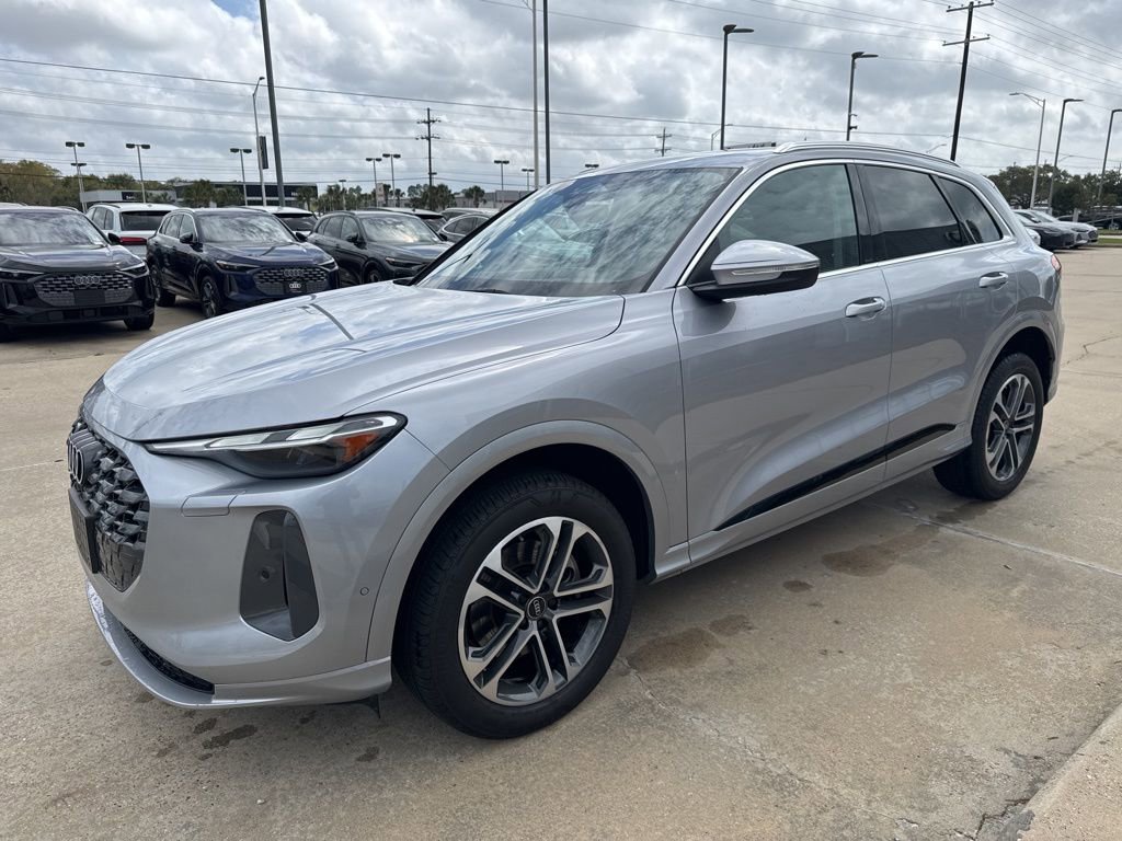 Used 2025 Audi Q5 Premium w/ Convenience Package image 5