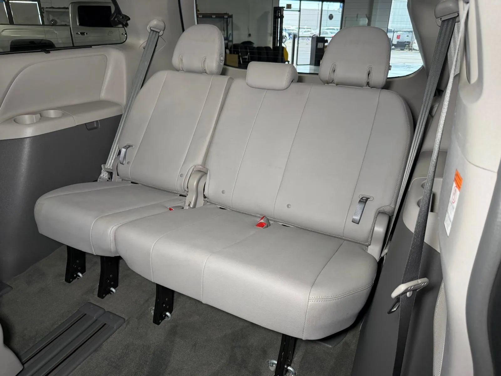 Used 2015 Toyota Sienna XLE Premium FWD image 14