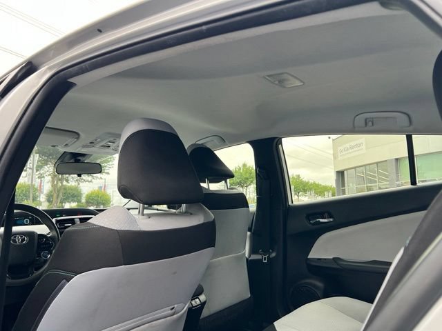 Used 2020 Toyota Prius LE AWD/4WD image 9