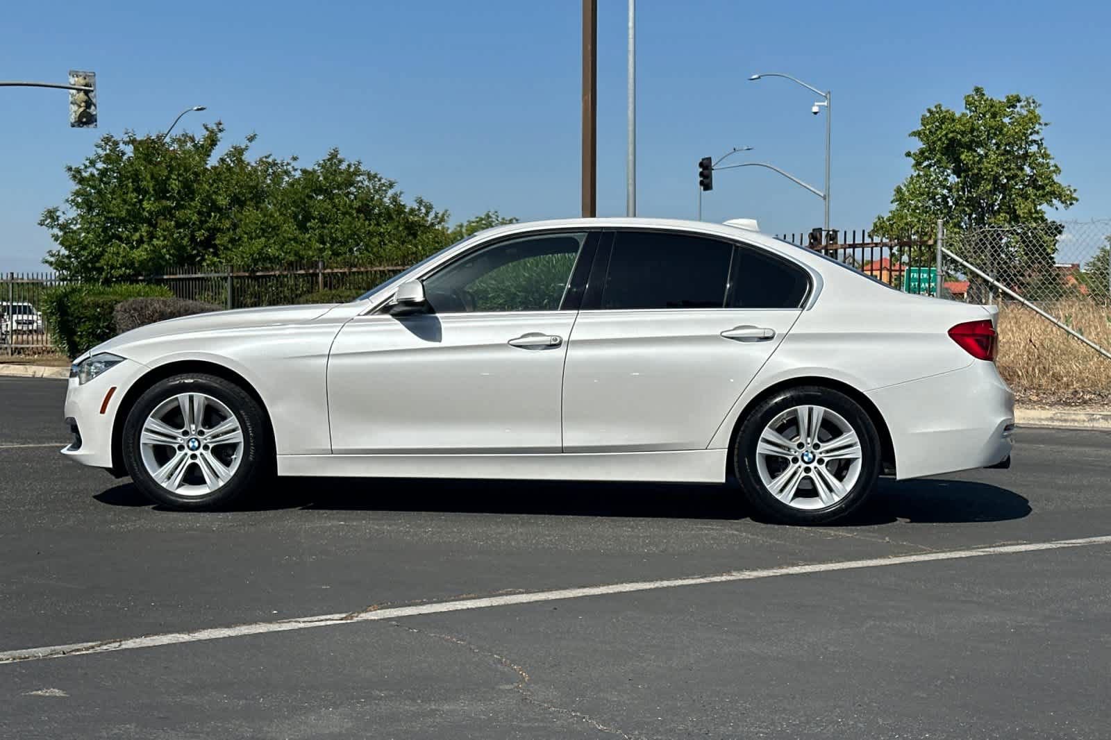 Used 2018 BMW 330i Sedan RWD image 5