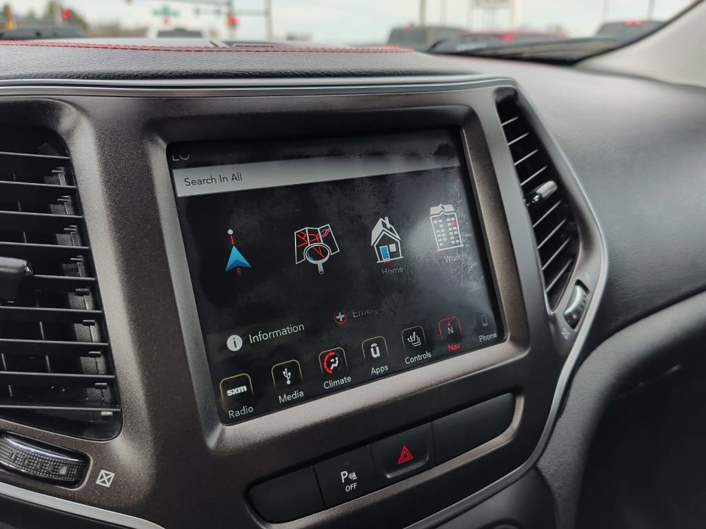 Used 2019 Jeep Cherokee Trailhawk w/ Cold Weather Group AWD/4WD image 15
