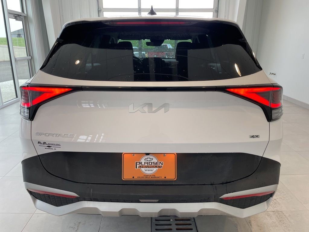 Used 2025 Kia Sportage LX AWD/4WD image 3