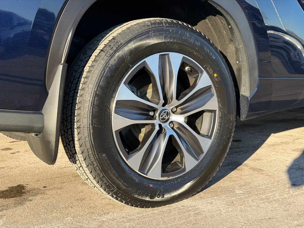 Used 2022 Toyota Highlander XLE image 28