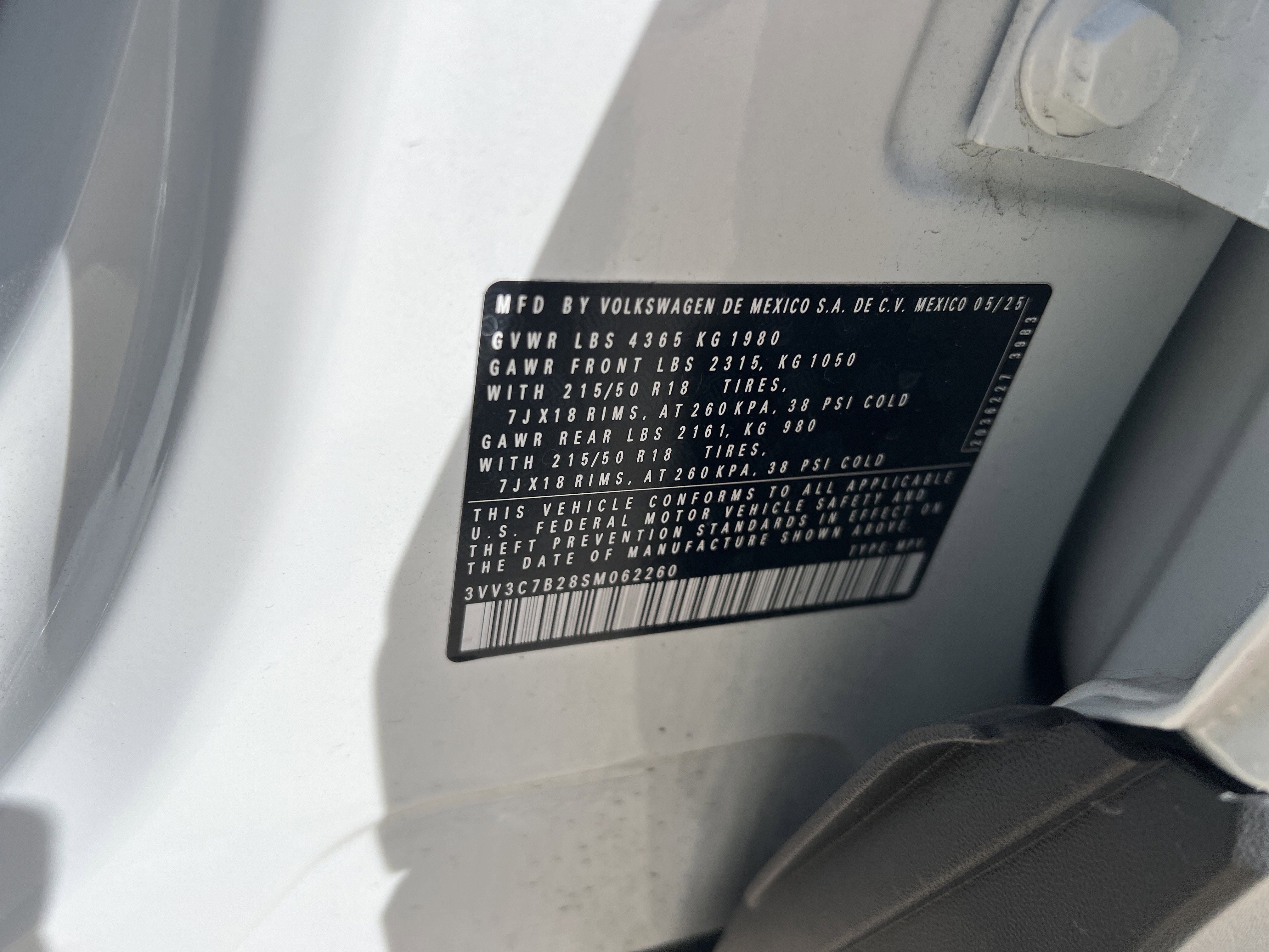 Certified 2025 Volkswagen Taos SE image 32