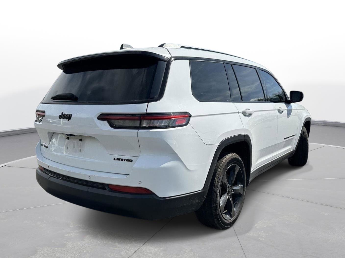 Used 2022 Jeep Grand Cherokee L Limited w/ Black Appearance Package image 8